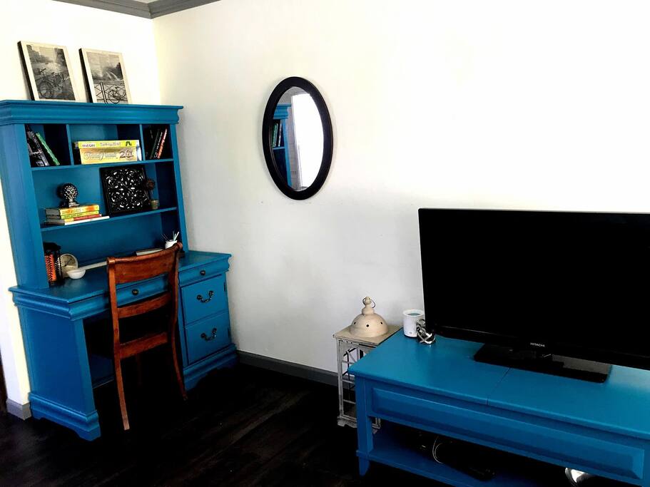 desk wireless internet and tv
