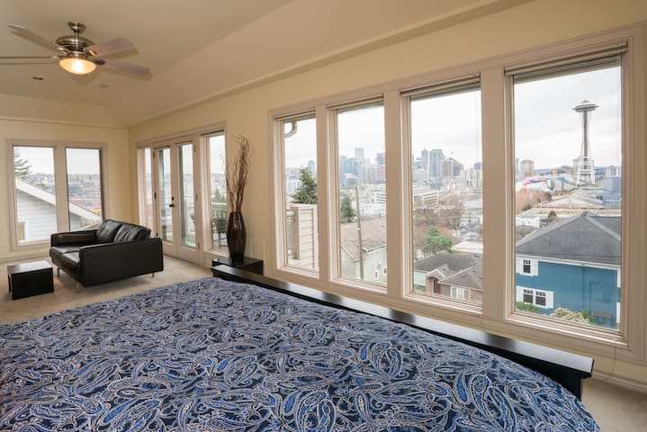 Luxury in Queen Anne very walkable!