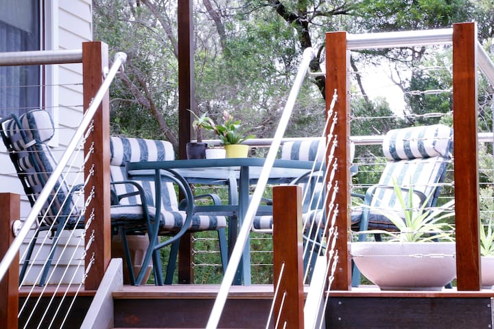 TREETOP RETREAT & BAY VIEW