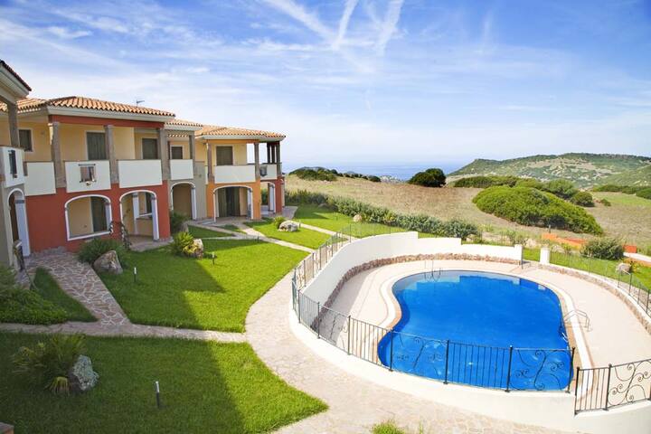 Entire home with 1 bedrooms in Castelsardo - Appartamento in residence con piscina. Fantastico.