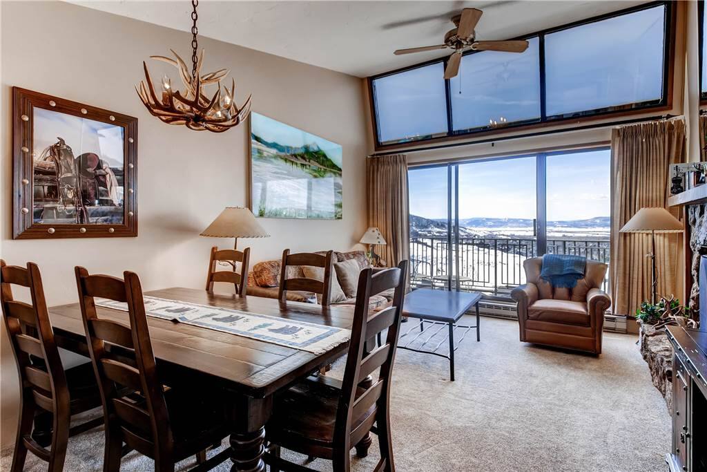 Chair,Furniture,Dining Room,Indoors,Room