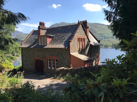 Beautiful period home on loch, wonderful views