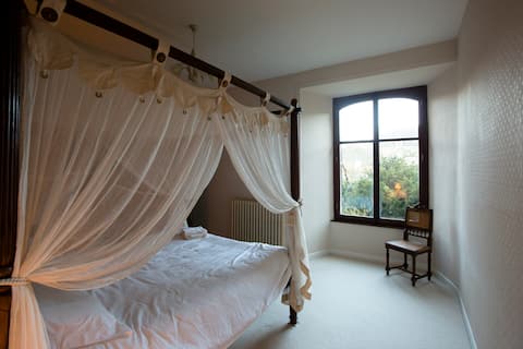 Fabulous 4-Bed House in Dinan Port