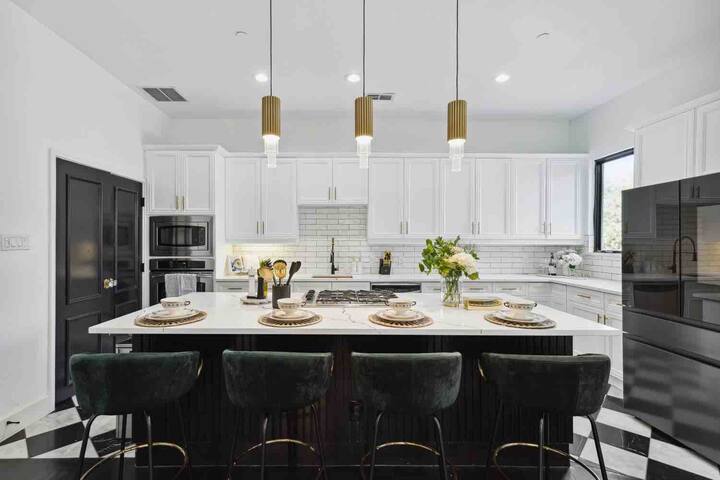 Uptown Dallas French Chateau gallery image 3