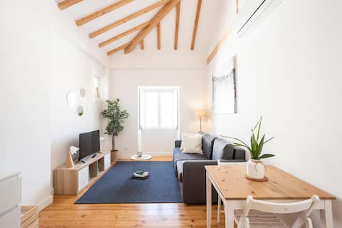 Airbnb em destaque: Tram 28 - Marvelous Balcony & Tagus River Views 3D em São Vicente