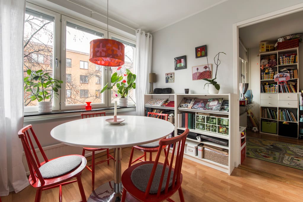 Bright south-facing dining area in kitchen