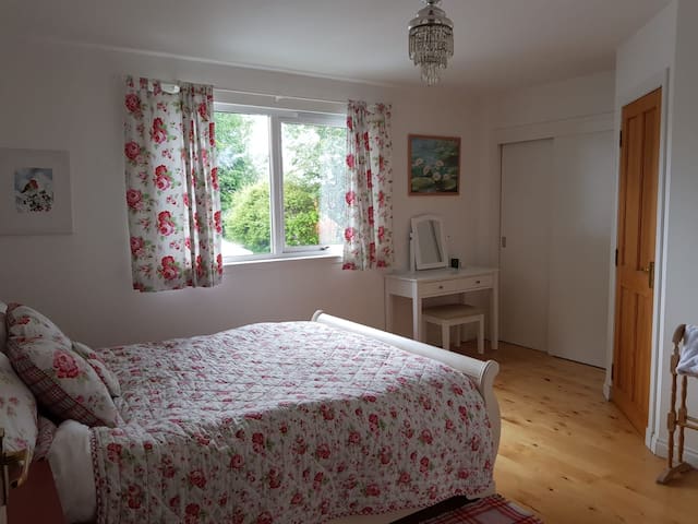 Ensuite with lounge and fireplace, Royal Deeside