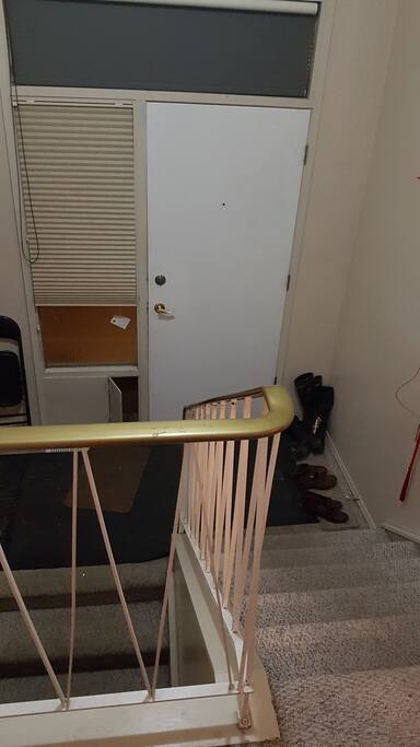 Entry - up to bedroom
