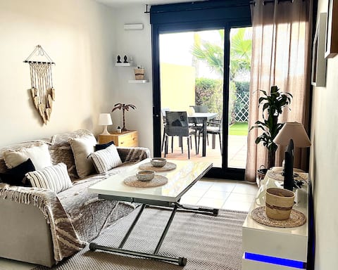 Successful Airbnb property: Beautiful 29 m2 studio facing the sea, garden level, parking in Cannes