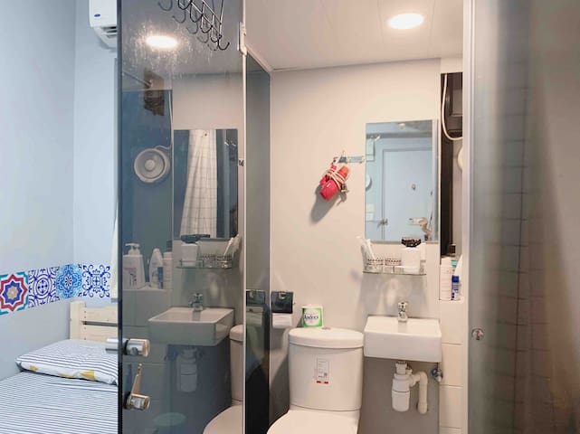 WIFI quiet functional studio at HKU great location