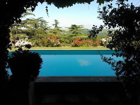 Villa Nanda , gates of Rome in the nature pool