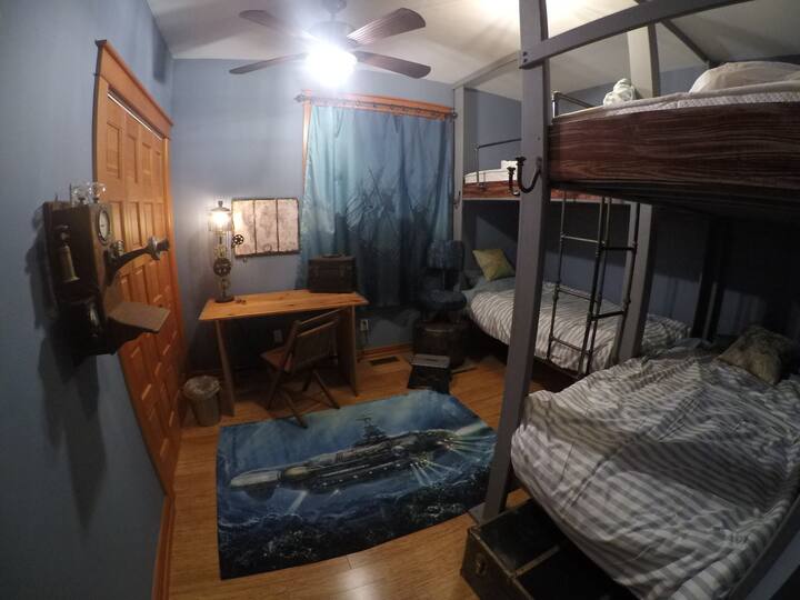 ทุกอย่างอยู่บนห้องเรือดำน้ำ steampunk!