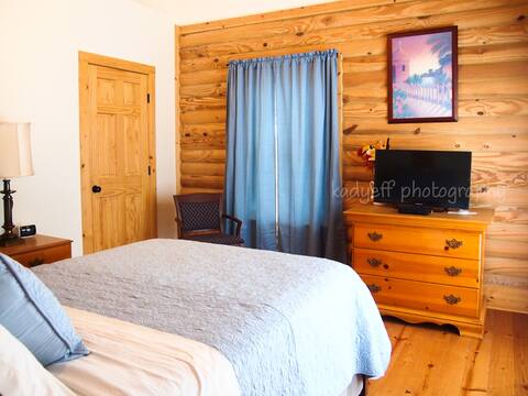 Riverfront Cabin with Great Views!