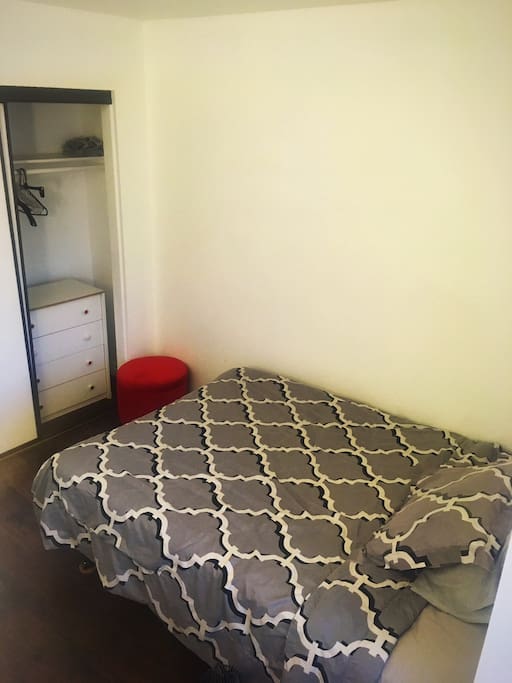New flooring! Comfy bed w/ clean linen. Fully-furnished!