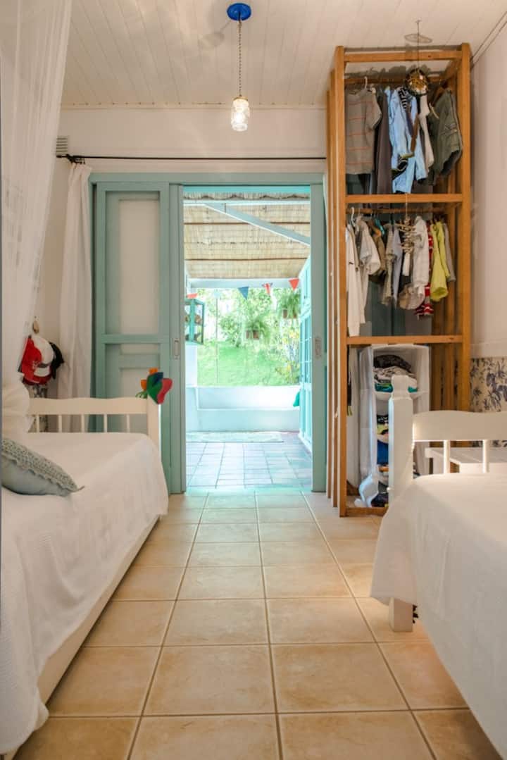 Chumba cha Kwanza: Urahisi wa Nautical kwa Wawili