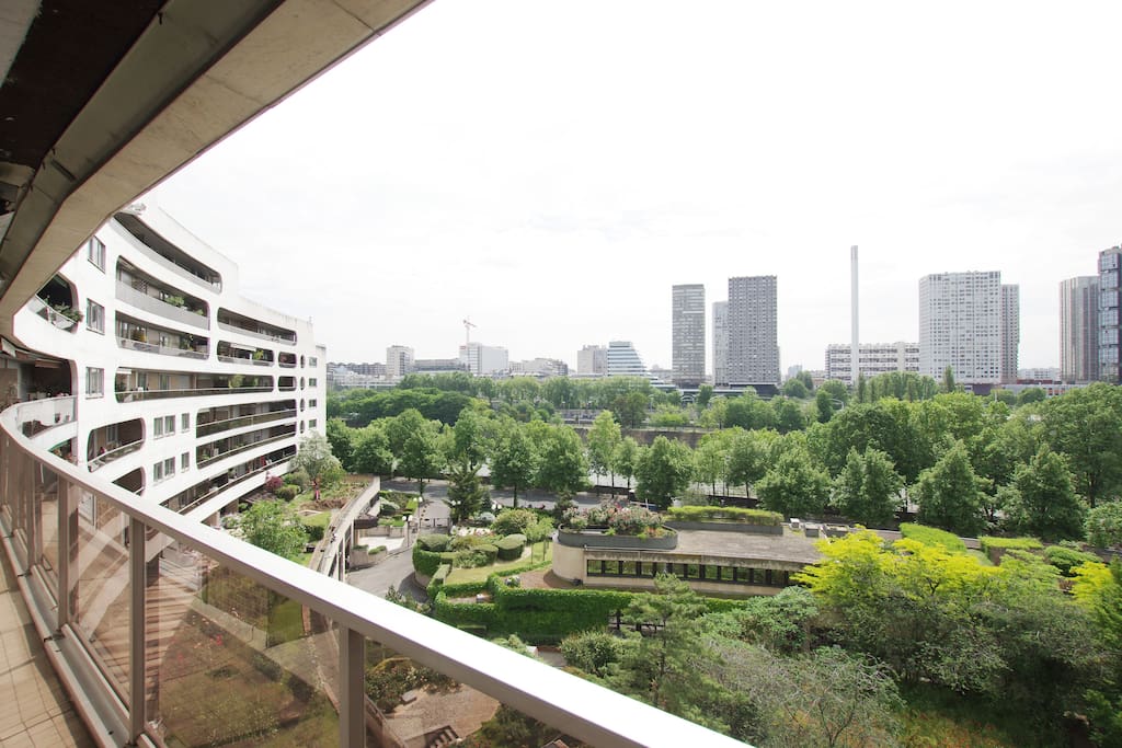 The building was designed by André Remondet, an award-winning architect (Grand Prix de Rome 1936)
