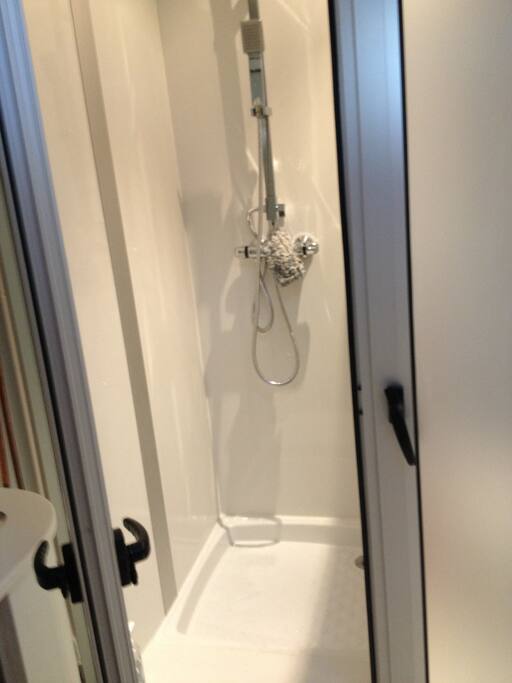 Douche et WC séparés