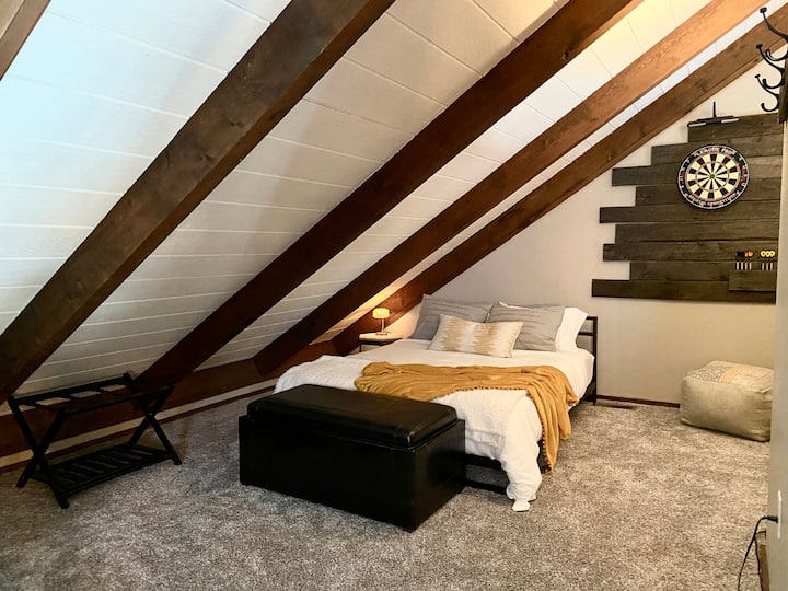 Queen size bed in the loft area