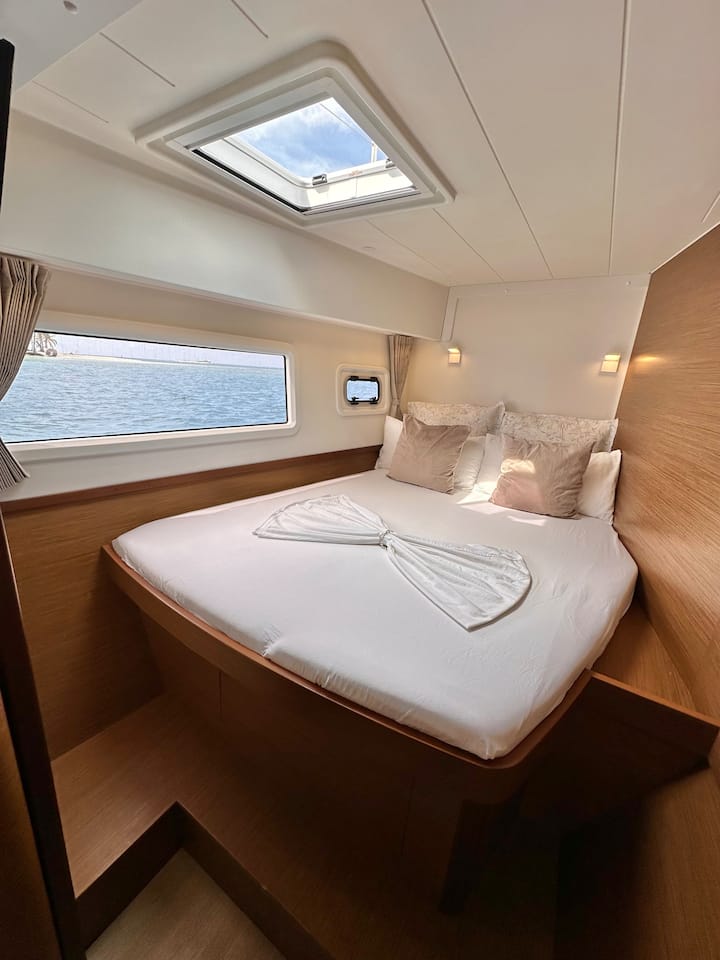 Luxury private catamaran cabin — 3 bedroom vacation rental in San Blas Islands