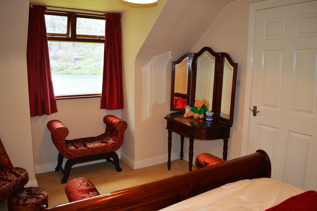 Bedroom 1 - king bed