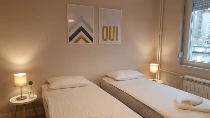 Ruhiges zweites Schlafzimmer – ideal für Freunde oder Familie.