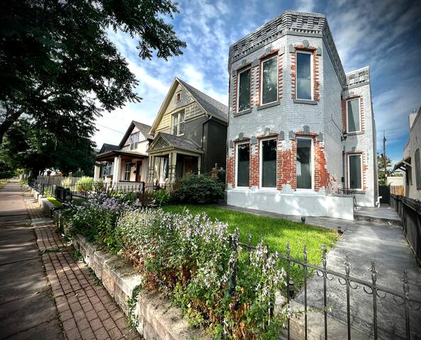 Uptown Castle -City Views- Theater & Arts District gallery image 2