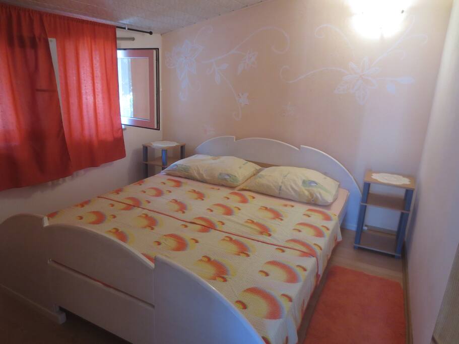 Double bed bedroom