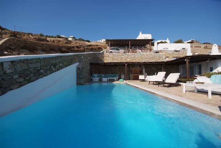 Amazing view-5 bedroom villa in Choulakia gallery image 3