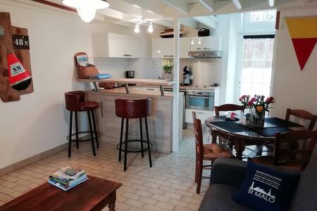 maison de pêcheur, 160 mètres plage du sillon⭐⭐