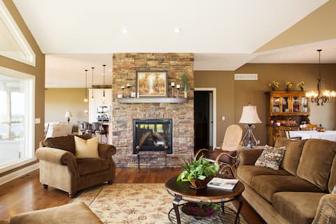 Beautiful and Relaxing Lake Home near Omaha