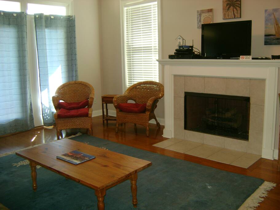 Tybee Getaway-Living room