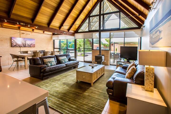 Whalers Cove Villas, Villa Mayflower gallery image 2