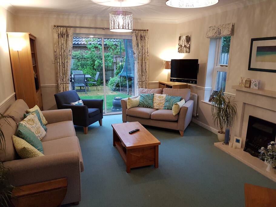 Spacious triple aspect living room with garden doors