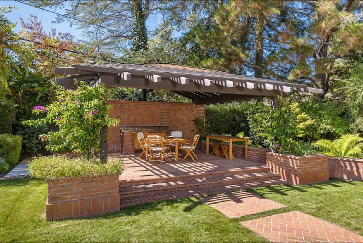 Tranquil Retreat in Palo Alto gallery image 2