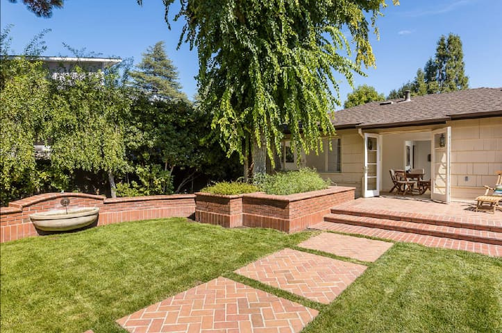 Tranquil Retreat in Palo Alto gallery image 3