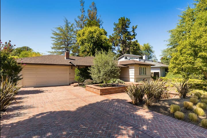 Tranquil Retreat in Palo Alto gallery image 4