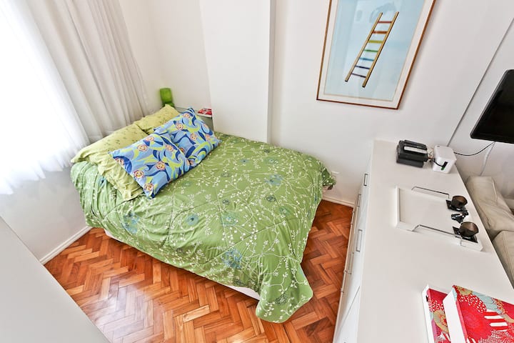 Colchón ortopédico, cama tamaño queen, ventilador de techo
