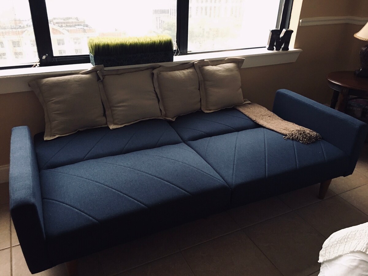 Popular Airbnb listing: Studio uptown. Minutes to Jags & major Venues. in Downtown Jacksonville