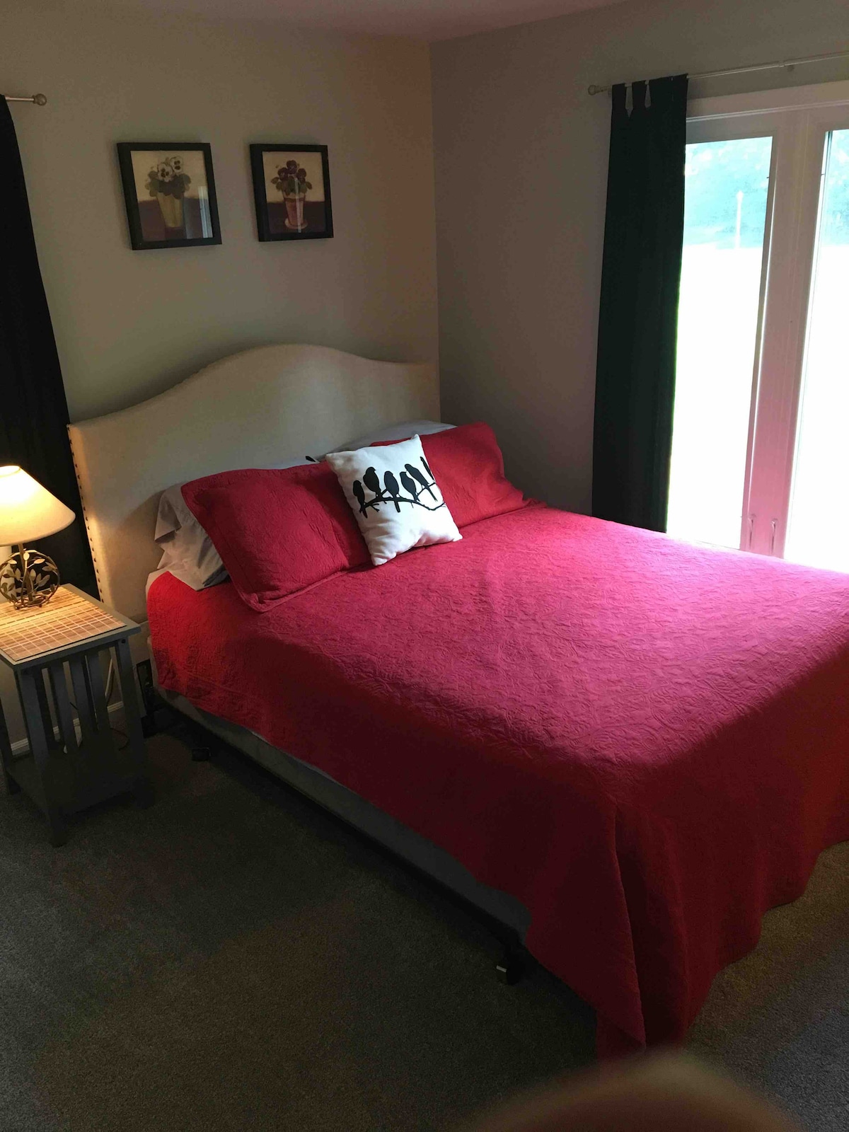 Slaapkamer 2 met queensize bed 