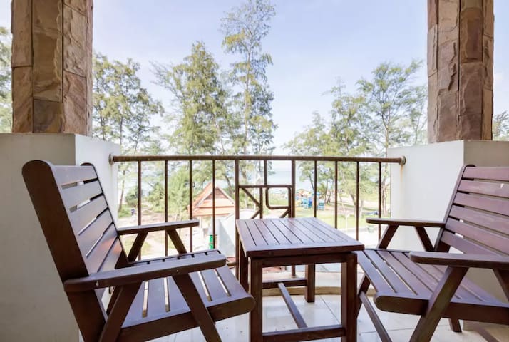 1 bedroom beachfront apartment
