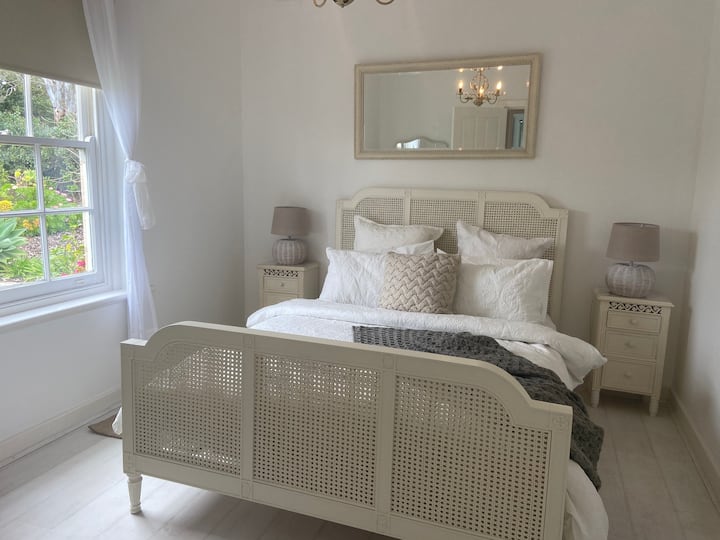 Queen room