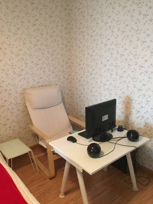 角落的小工作区域实用舒适
