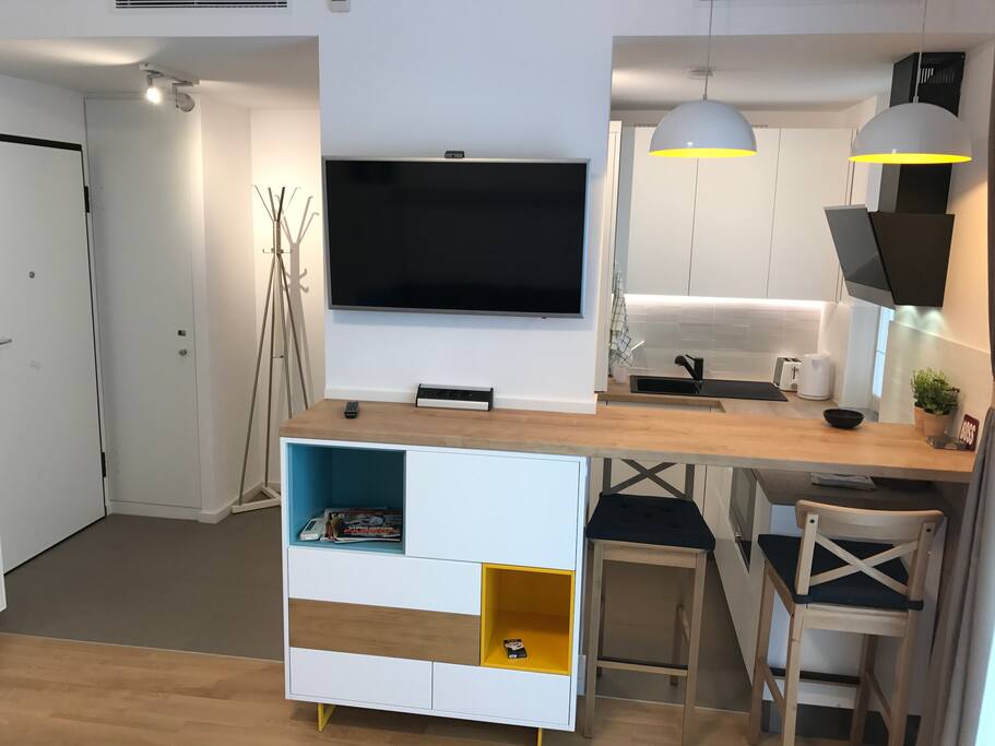 Entrance + Bar 2