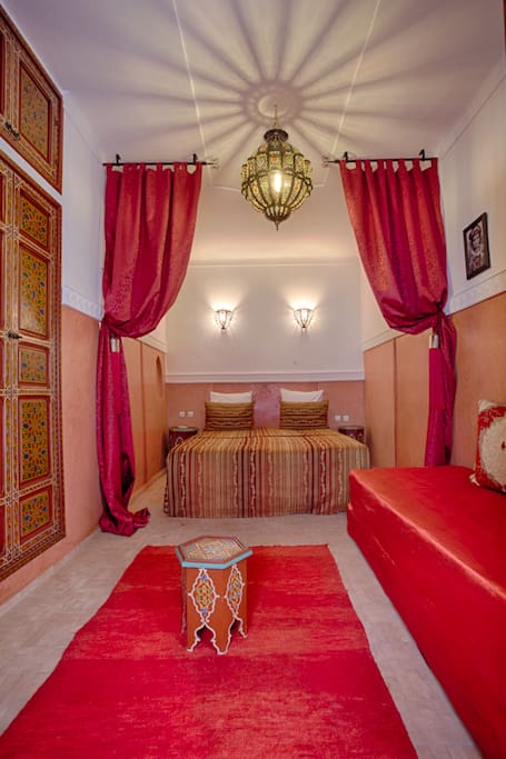 Chambre Safran avec un grand lit plus 1 lit ou trois lits.
