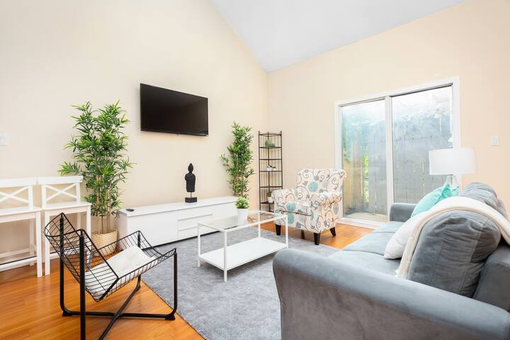 Vintage Oasis Downtown 7 Beds Eaton Centre Houses For Rent In