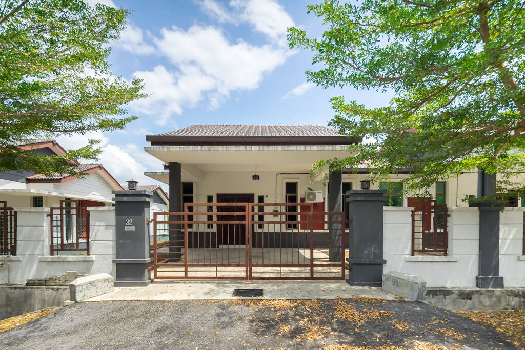 Desa Cheng Homestay, Melaka terletak di Taman Desa Cheng Perdana 1.