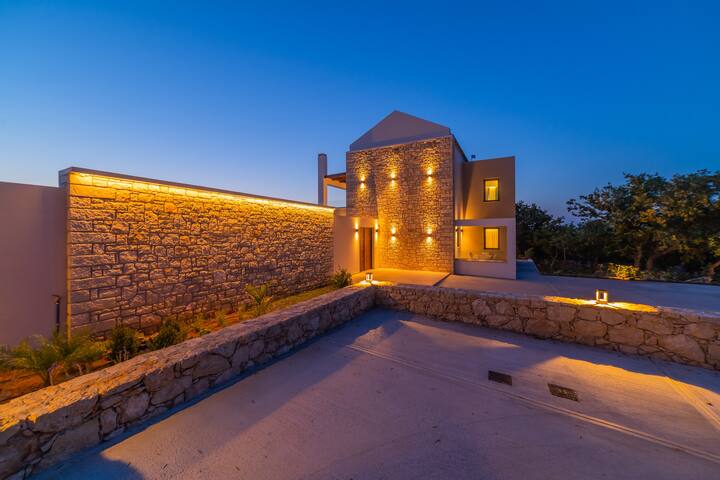 Vita Brevis – Premium Villa 1.5km from the Beach