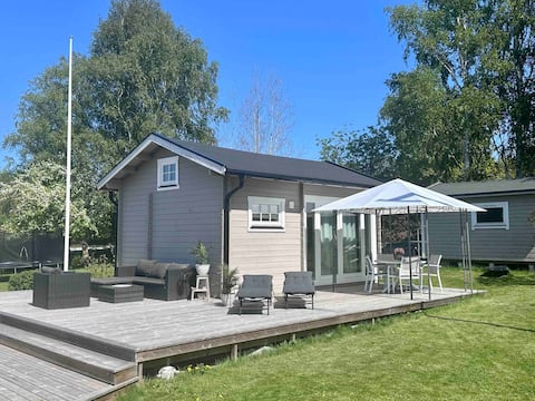 Bike to town ->10 min. Cozy and modern cottage.