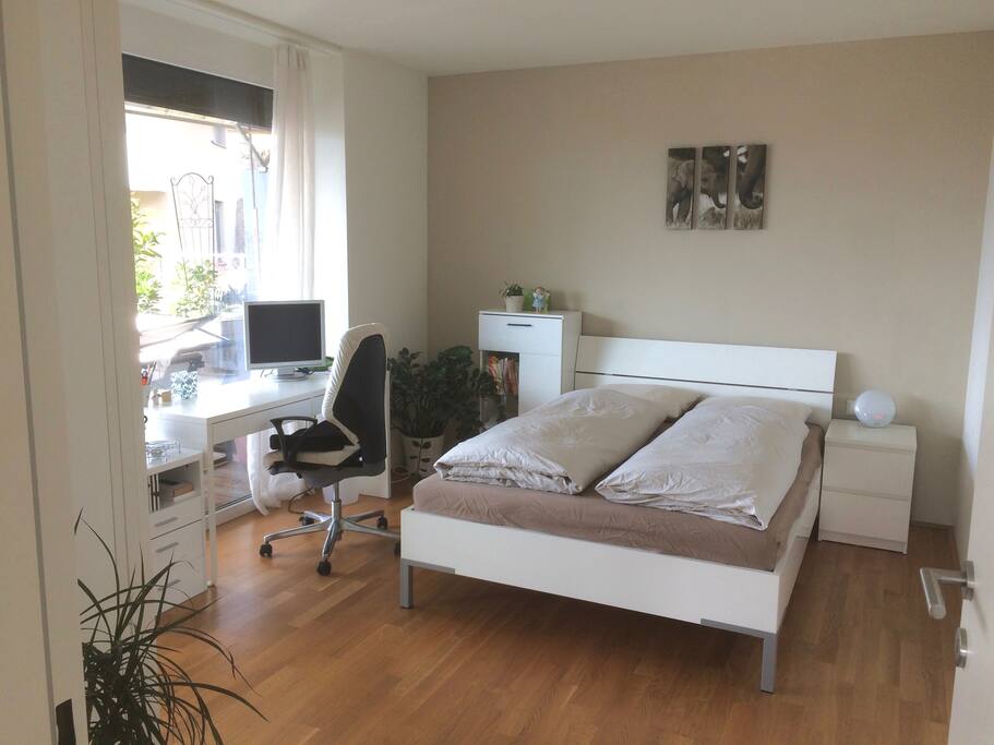 Bedroom / Schlafzimmer