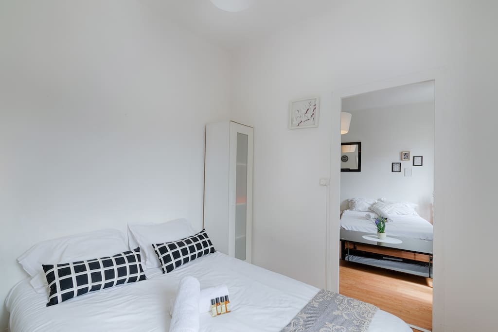 Room with confortable bed